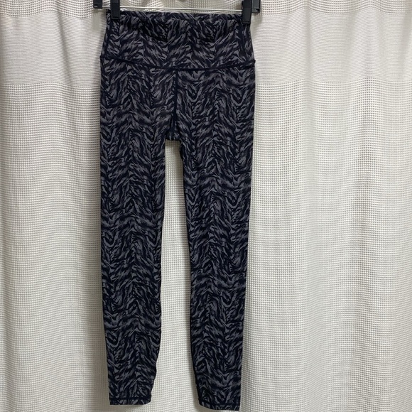 Varley Luna dark mono Zebra Legging SZ S black/grey workout neutral inseam 25” - Picture 3 of 5